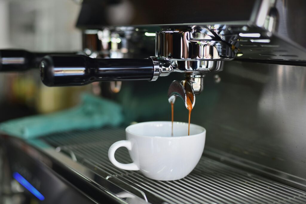 Vollautomat richtig einstellen – das Beste aus Kaffeebohnen für Vollautomaten holen